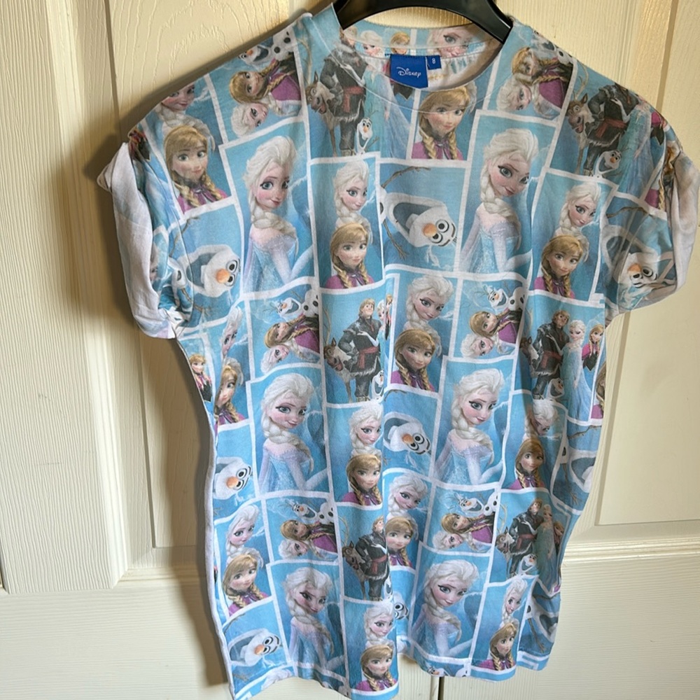 Disney Frozen Shirt size says 8 but like a M